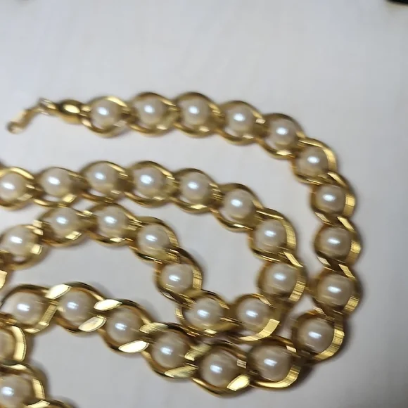 Vintage Gold and Pearl Necklace - Picture 4 of 7